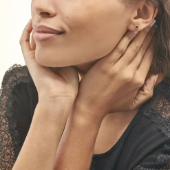 Boucles D'oreilles Puces Edy Serti Clos Or Jaune Saphir