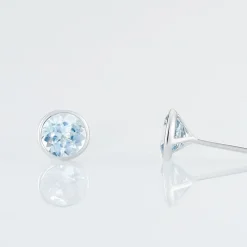 Boucles D'oreilles Puces Edy Serti Clos Or Blanc Topaze