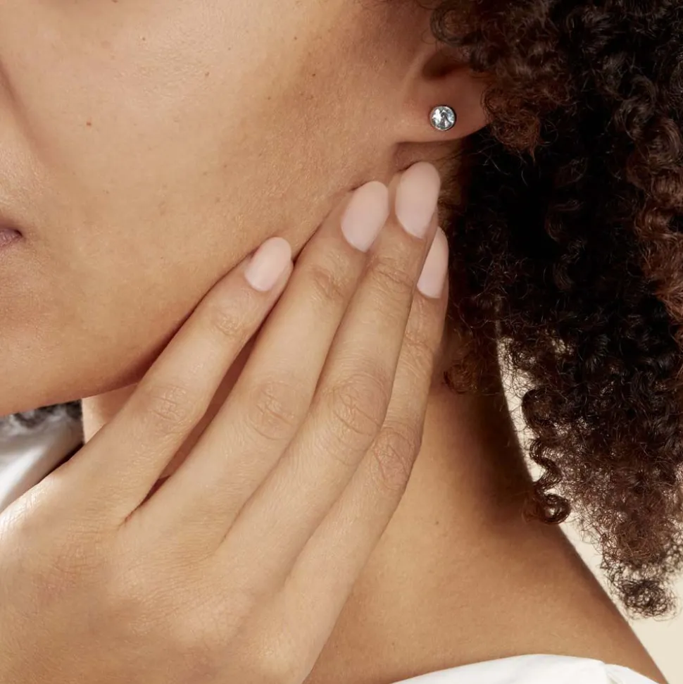 Boucles D'oreilles Puces Edy Serti Clos Or Blanc Topaze
