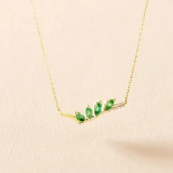 Marc Orian Colliers|Colliers Avec Pierres > Collier Navette Or Jaune Emeraude Diamant