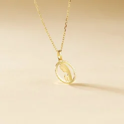 Marc Orian Pendentifs|Cadeaux Baptême > Pendentif Amaria Vierge Rond Diamante Or Jaune